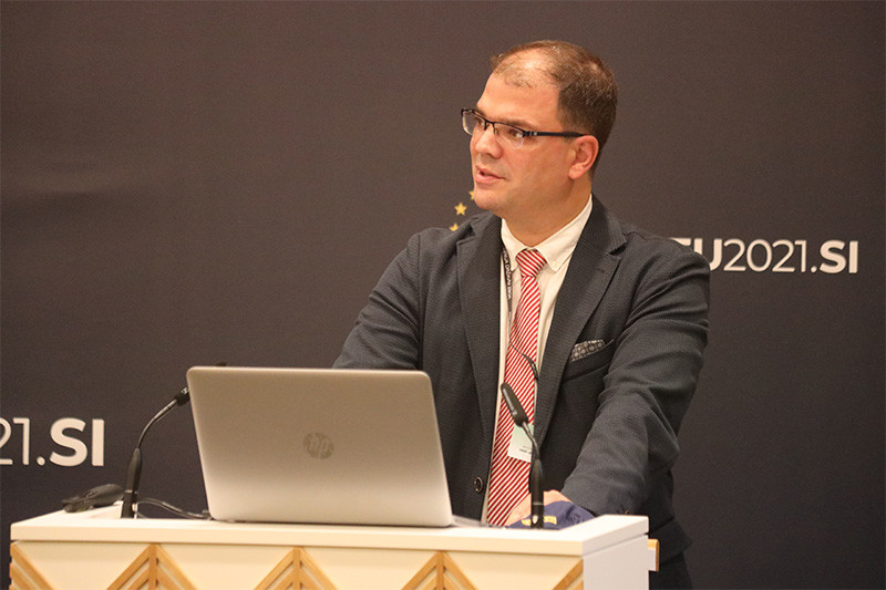 Mednarodna konferenca v Državnem svetu: Navidezna sprava: Tranzicijski procesi v srednji in vzhodni Evropi v primerjalni perspektivi<br>(Avtor: Milan Skledar)