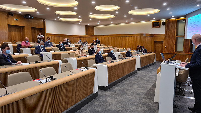 Mednarodna konferenca v Državnem svetu: Navidezna sprava: Tranzicijski procesi v srednji in vzhodni Evropi v primerjalni perspektivi<br>(Avtor: Milan Skledar)