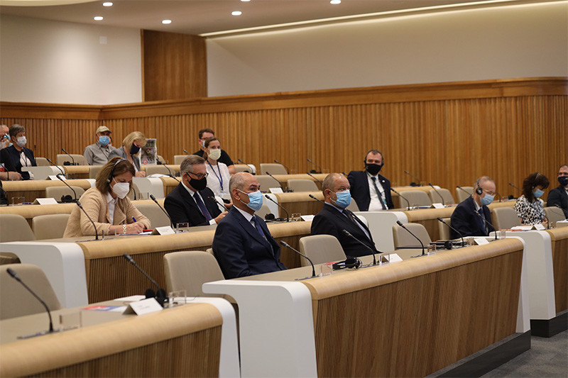 Mednarodna konferenca v Državnem svetu: Navidezna sprava: Tranzicijski procesi v srednji in vzhodni Evropi v primerjalni perspektivi<br>(Avtor: Milan Skledar)