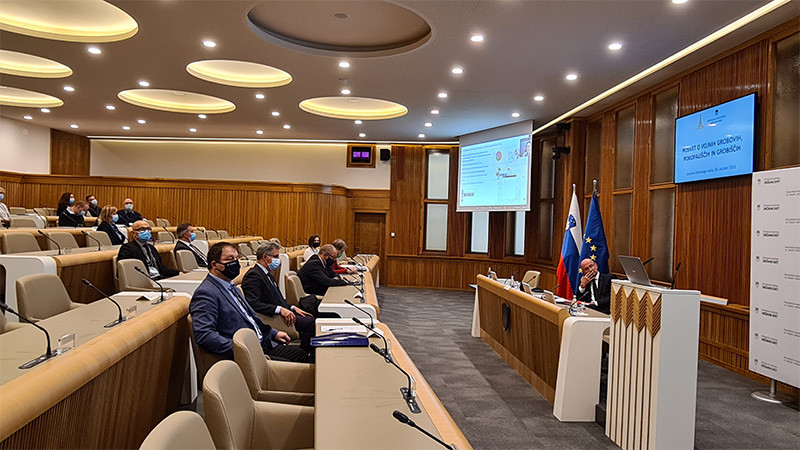 Posvet o vojnih grobovih, pokopališčih in grobiščih<br>(Avtor: Milan Skledar)