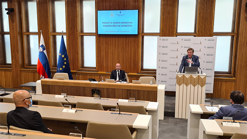 Posvet o vojnih grobovih, pokopališčih in grobiščih<br>(Avtor: Milan Skledar)