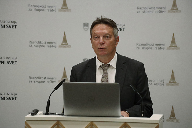 Posvet o vojnih grobovih, pokopališčih in grobiščih<br>(Avtor: Milan Skledar)