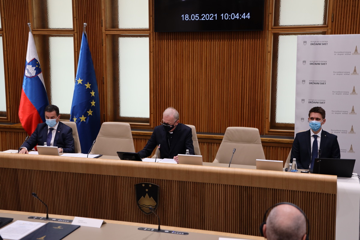 Simpozij: 30 let uveljavljanja svobode veroizpovedi v Republiki Sloveniji<br>(Avtor: Milan Skledar)