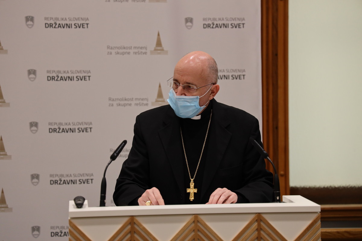 Simpozij: 30 let uveljavljanja svobode veroizpovedi v Republiki Sloveniji<br>(Avtor: Milan Skledar)