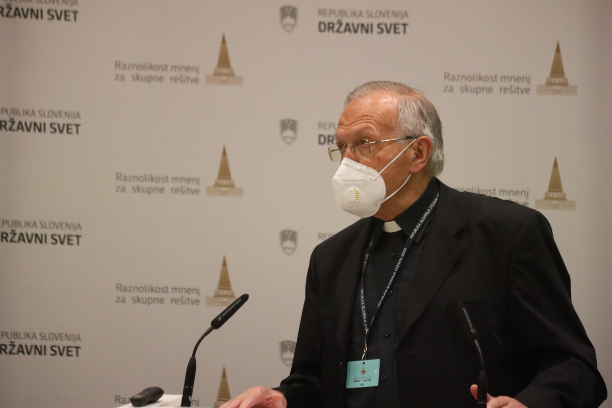 Simpozij: 30 let uveljavljanja svobode veroizpovedi v Republiki Sloveniji<br>(Avtor: Milan Skledar)
