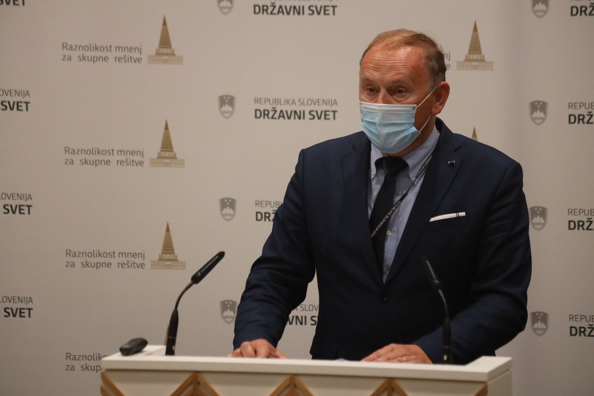 Simpozij: 30 let uveljavljanja svobode veroizpovedi v Republiki Sloveniji<br>(Avtor: Milan Skledar)