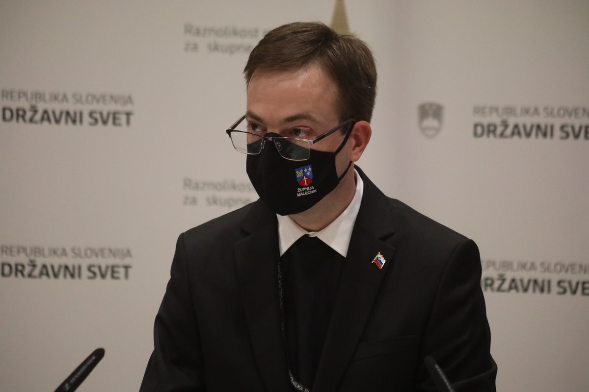Dr. Sebastijan Valentan, sodelavec Inštituta za kanonskopravne vede pri Katedri za cerkveno pravo na Teološki fakulteti Univerze v Ljubljani, Simpozij: 30 let uveljavljanja svobode veroizpovedi v RS<br>(Avtor: Milan Skledar)