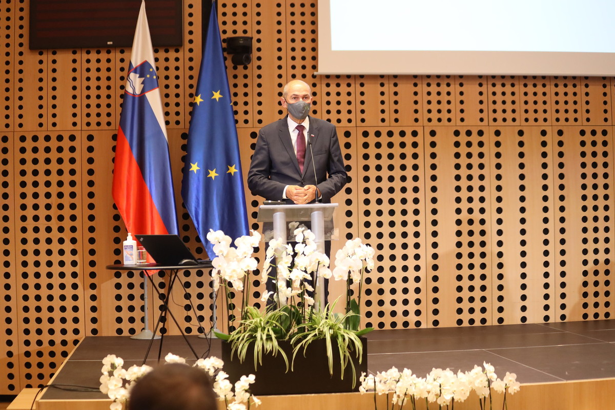Janez Janša, predsednik Vlade RS na posvetu o večletnem finančnem okvirju 2021 - 2027<br>(Avtor: Milan Skledar/S-tv)