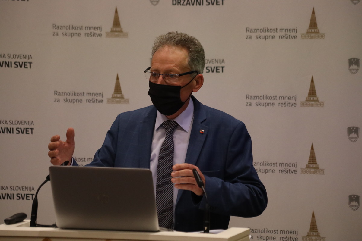 Branko Tomažič, državni svetnik in moderator posveta: Prehranska varnost kot strateška dobrina<br>(Avtor: Milan Skledar)