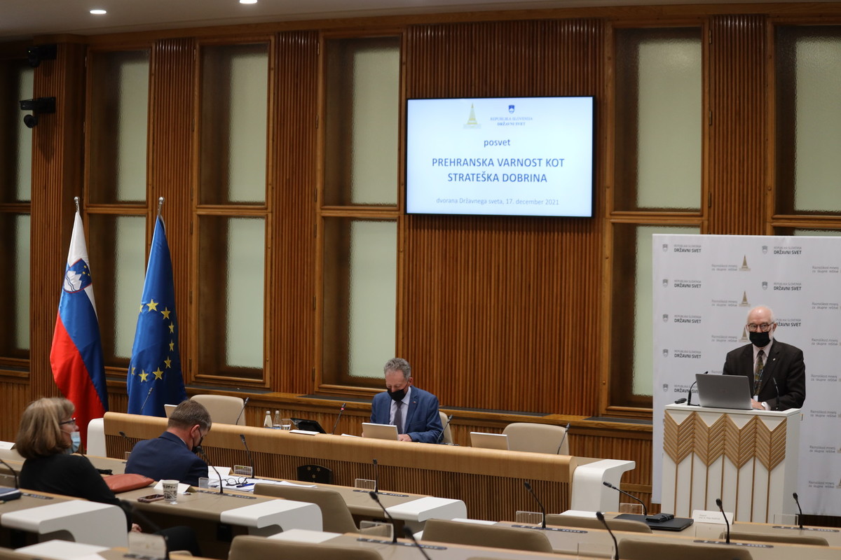 Prof. dr. Peter Raspor. Posvet Prehranska varnost kot strateška dobrina<br>(Avtor: Milan Skledar)