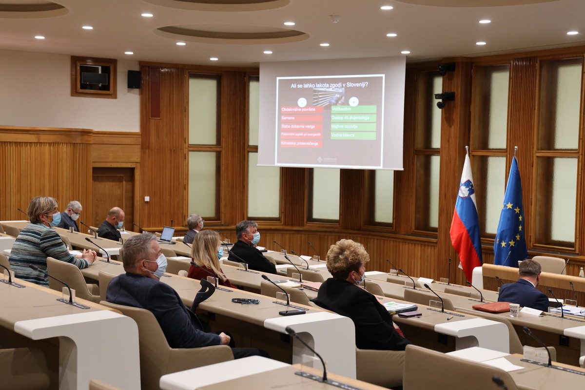  Posvet Prehranska varnost kot strateška dobrina<br>(Avtor: Milan Skledar)
