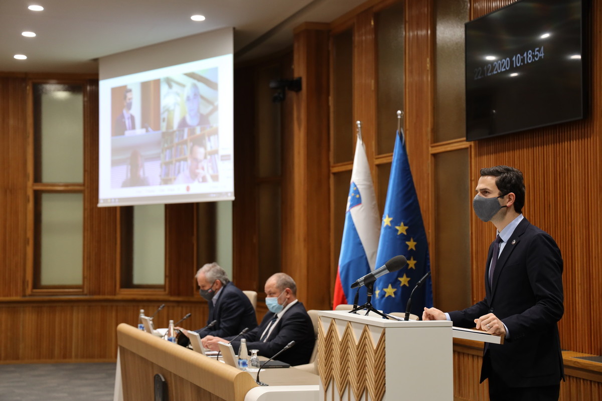 mag. Matej Tonin, minister za obrambo na Ministrstvu za obrambo na posvetu o nujnosti investicij v Slovensko Vojsko (SV) v DS, 2020<br>(Avtor: Milan Skledar)
