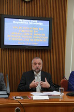 Mag. Tomaž Glažar, nekdanji predsednik sveta UKC Ljubljana na posvetu: Vpliv politike na vodenje javnih zdravstvenih zavodov, 2018 <br>(Avtor: Milan Skledar)