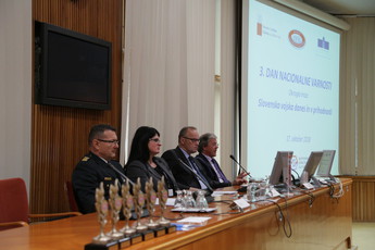 Alan Geder, doc. dr. Maja Garb, mag. Uroš Krek in prof. dr. Anton Grizold na 3. dnevu nacionalne varnosti: Slovenska vojska danes in v prihodnosti 2018<br>(Avtor: Milan Skledar / S-tv)