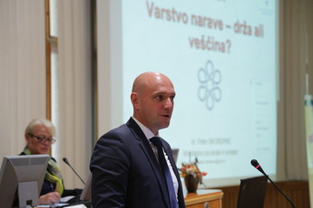 Simon Zajc, Ministrstvo za okolje in prostor na mednarodnem posvetu: Povezani v izobraževanju za naravovarstvo<br>(Avtor: Milan Skledar)