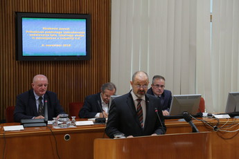 Alojz Kovšca, predsednik Državnega sveta RS na posvetu posvetu Prihodnost poklicnega izobraževanja<br>(Avtor: Milan Skledar)