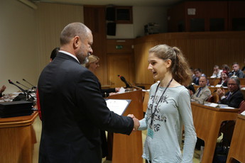Prejemniki priznanj Euroskills 2018 na posvetu: Prihodnost poklicnega izobraževanja<br>(Avtor: Milan Skledar)