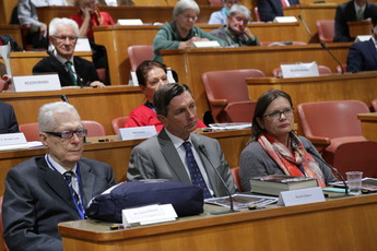 Dr. Lovro Šturm, Borut Pahor, predsednik RS in dr. Andreja Valič Zver, direktorica SCNR na mednarodni konferenci, Temna stran meseca II, soočenje in refleksija, 20 let kasneje <br>(Avtor: Milan Skledar)