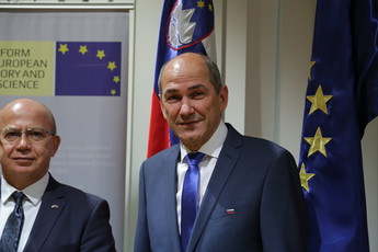 Janez Janša, poslanec DZ RS na posvetu Temna stran meseca II, 2. dan<br>(Avtor: Milan Skledar)