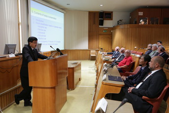 Prof. dr. Hidetsuga Terade, vodjo Laboratorija za robotiko in Oddelka za mehatroniko na Fakulteti za inženiring Univerze Yamanashi<br>(Avtor: Milan Skledar)