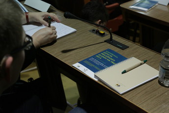 Posvet v Državnem svetu: Izzivi in priložnosti gluhih na trgu dela<br>(Avtor: Milan Skledar)