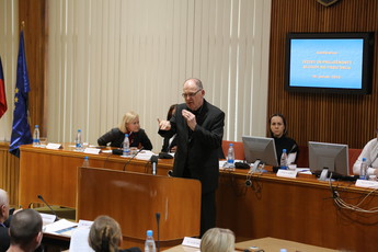 Posvet v Državnem svetu: Izzivi in priložnosti gluhih na trgu dela<br>(Avtor: Milan Skledar)