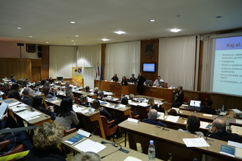 Posvet v Državnem svetu: Izzivi in priložnosti gluhih na trgu dela<br>(Avtor: Milan Skledar)
