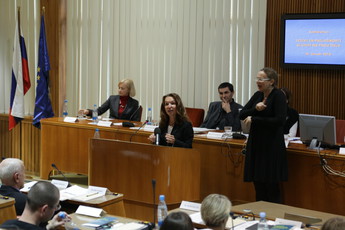 Posvet v Državnem svetu: Izzivi in priložnosti gluhih na trgu dela<br>(Avtor: Milan Skledar)