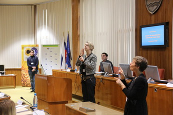 Posvet v Državnem svetu: Izzivi in priložnosti gluhih na trgu dela<br>(Avtor: Milan Skledar)
