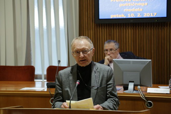 Doro Hvalica na Dr. Andrej Blatnik, Filozofska fakulteta, Univerza v Ljubljani na posvetu: Prenova kulturno političnega modela 2017<br>(Avtor: Milan Skledar)