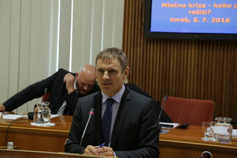 Peter Vrisk na posvetu: Mlečna kriza - kako jo rešiti?