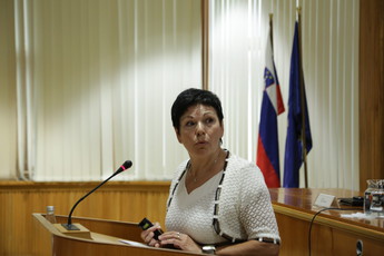 Anemarija Gerold na posvetu: Mlečna kriza - kako jo rešiti v okviru Koroške KGZ