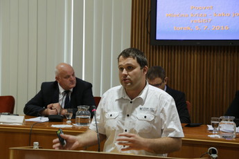 Ben Moljk na posvetu: Mlečna kriza - kako jo rešiti?