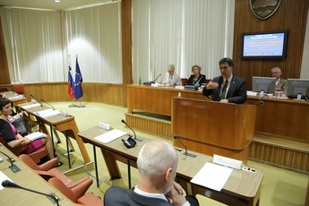 Znanost in tehnologija v Sloveniji - danes in jutri?<br>(Avtor: Milan Skledar)