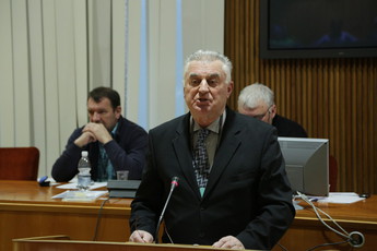 Janez Sušnik na posvetu: Tujega nočemo, svojega ne damo, 22. 11. 2017 v Državnem svetu<br>(Avtor: Milan Skledar)