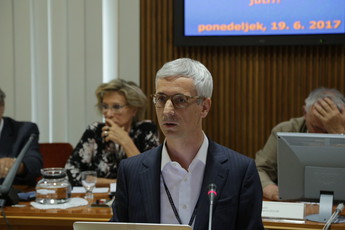 Znanost in tehnologija v Sloveniji - danes in jutri?<br>(Avtor: Milan Skledar)