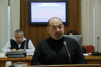 Tretji pas na slovenskih avtocestah?<br>(Avtor: Milan Skledar)