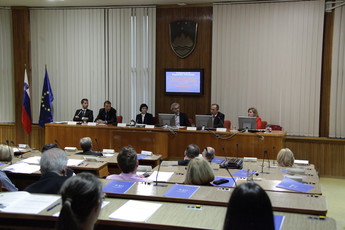 Okrogla miza na posvetu o delovanju Evropskega pravnega inštituta<br>(Avtor: Milan Skledar)