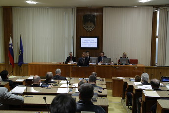 dr. Miro Cerar, predsednik vlade RS državnim svetnikom predstavil delo  slovenske vlade<br>(Avtor: Milan Skledar)