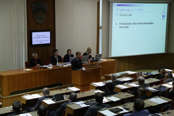 dr. Miro Cerar, predsednik vlade RS državnim svetnikom predstavil delo  slovenske vlade<br>(Avtor: Milan Skledar)
