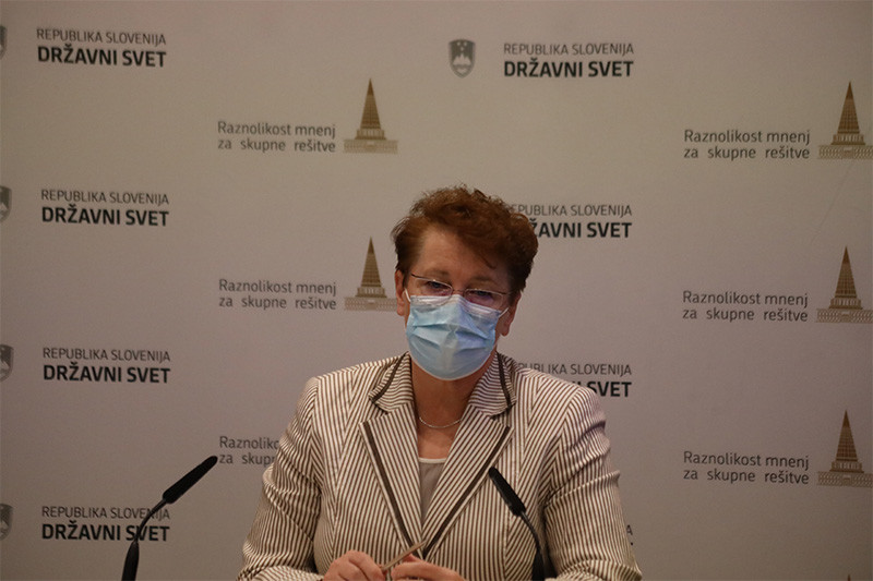 Državna sekretarka na Ministrstvu za zdravje, Alenka Forte. 45. redna seja Državnega sveta RS<br>(Avtor: Milan Skledar)
