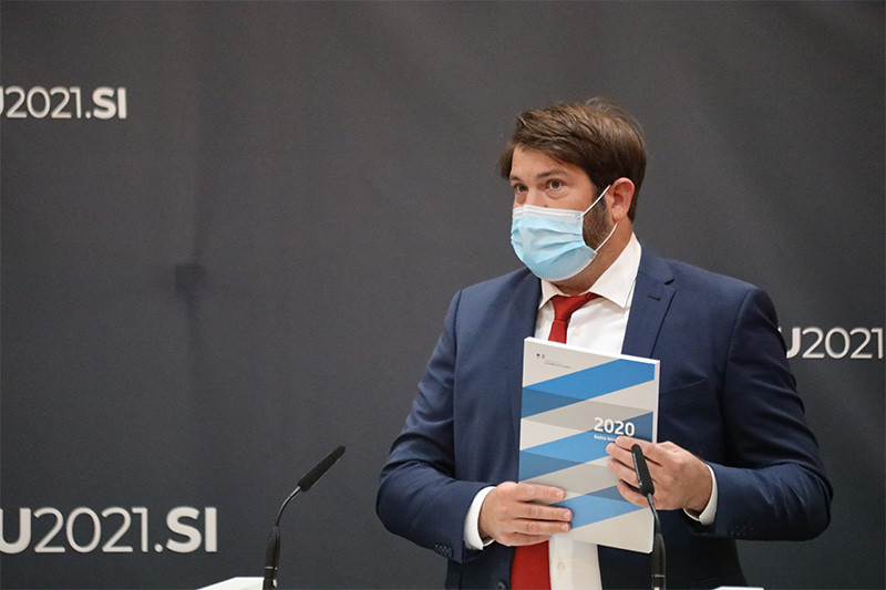 Miha Lobnik, zagovornik načela enakosti na 34. seji Državnega sveta RS<br>(Avtor: Milan Skledar)