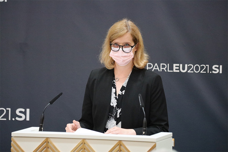 Mag. Nuša Zupanec, namestnica sekretarja Državnega sveta dr. Dušana Štrusa<br>(Avtor: Milan Skledar)