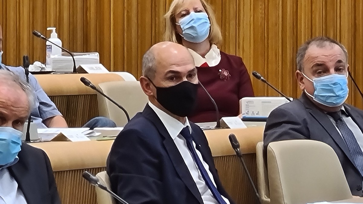 Janez Janša, predsednik vlade RS, 32. redna seja Državnega sveta RS, 16. september 2020<br>(Avtor: Milan Skledar)