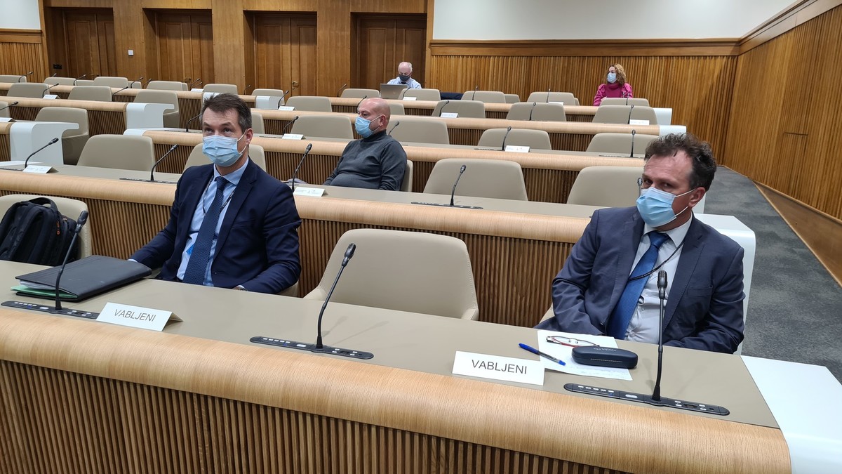 Uroš Lampret, državni sekretar na Ministrstvu za obrambo,18. izredna seja Državnega sveta na daljavo in v dvorani DS RS<br>(Avtor: Milan Skledar)
