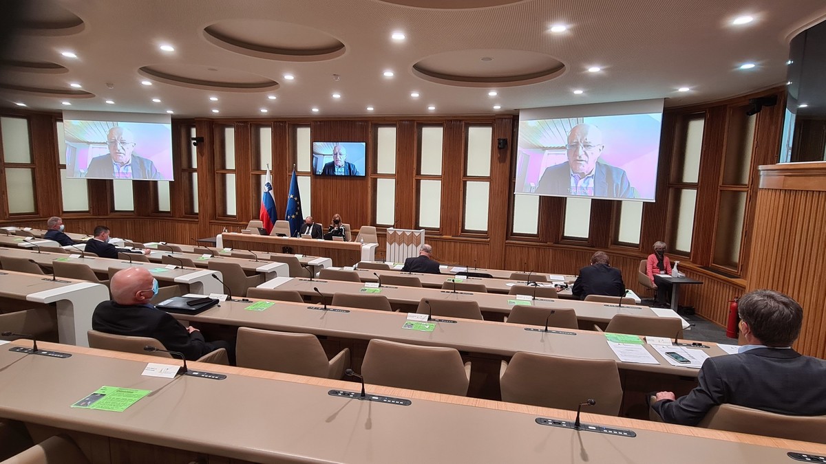 Tone Hrovat, državni svetnik, 22. izredna seja DS RS<br>(Avtor: Milan Skledar)