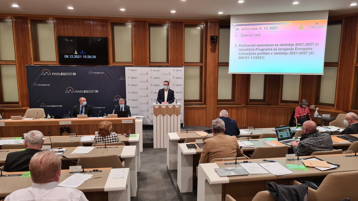 Minister Zvone Černač na 46. redni seji Državnega sveta RS<br>(Avtor: Milan Skledar)