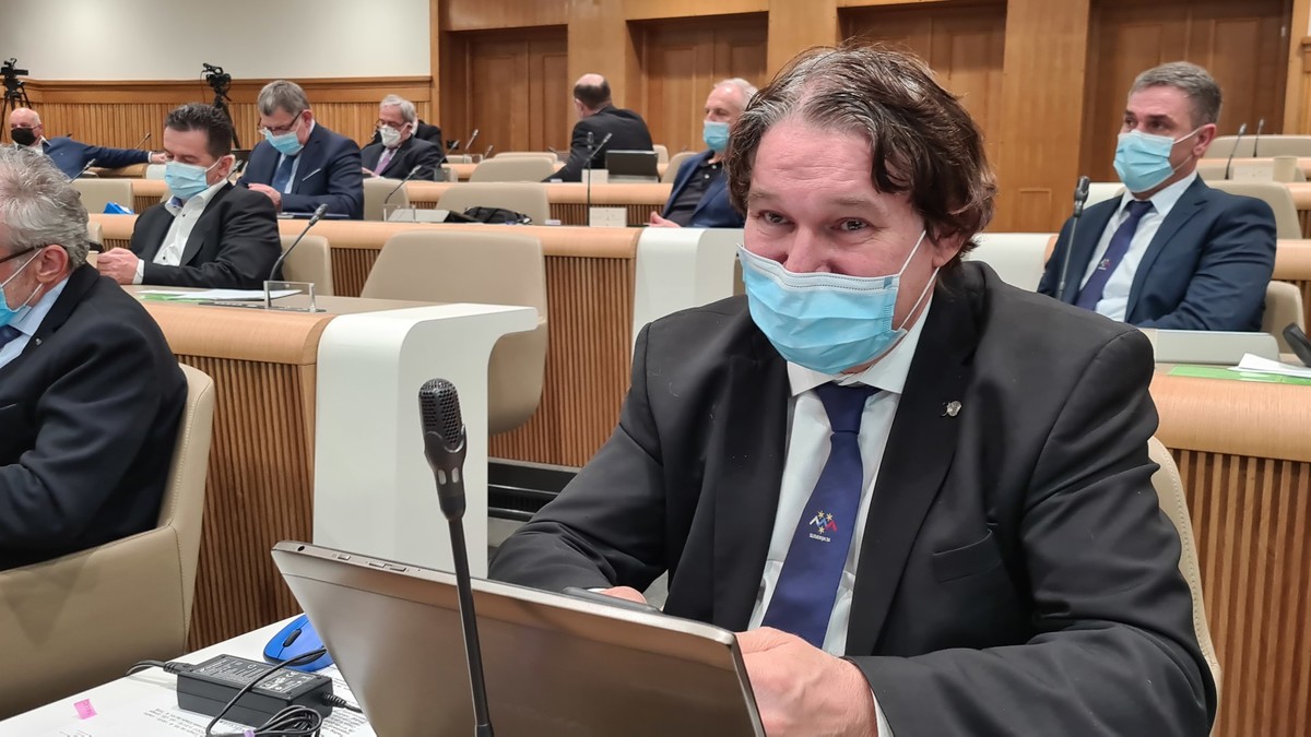 Dr. Mitja Slavinec, državni sekretar, Ministrstvo za izobraževanje, znanost, šolstvo in šport. 28. izredna seja Državnega sveta RS <br>(Avtor: Milan Skledar)
