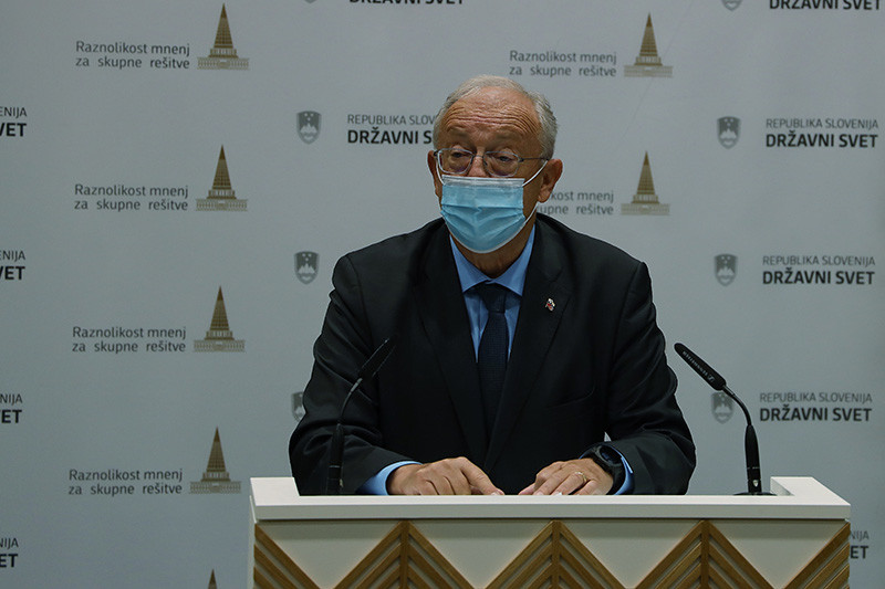 Igor Antauer, prvopodpisani pod predlog odložilnega veta. 27. izredna seja o predlogu odložilnega veta o lekarniški dejavnosti<br>(Avtor: Milan Skledar)