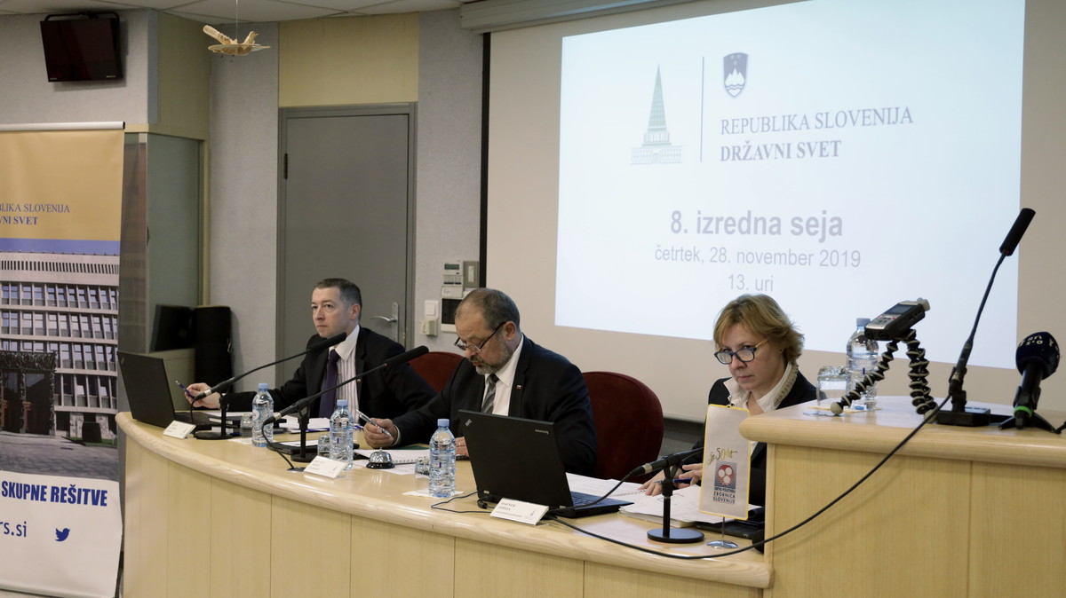 Iz leve proti desni: Dr. Dušan Štrus, državni sekretar, Alojz Kovšca, predsednik DS in Zofija Hafner, vodja kabineta predsednika DS<br>(Avtor: Milan Skledar)